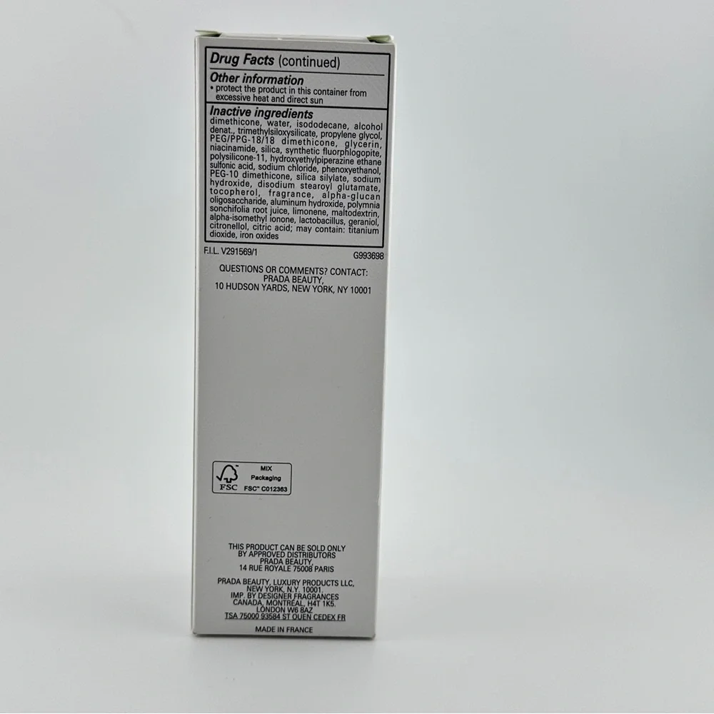 🆕 PRADA - Reveal Skin-Optimizing Refillable Soft Matte Foundation in LN15